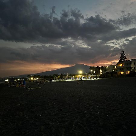 Appartamento I Puritani On The Beach Giardini Naxos Dış mekan fotoğraf