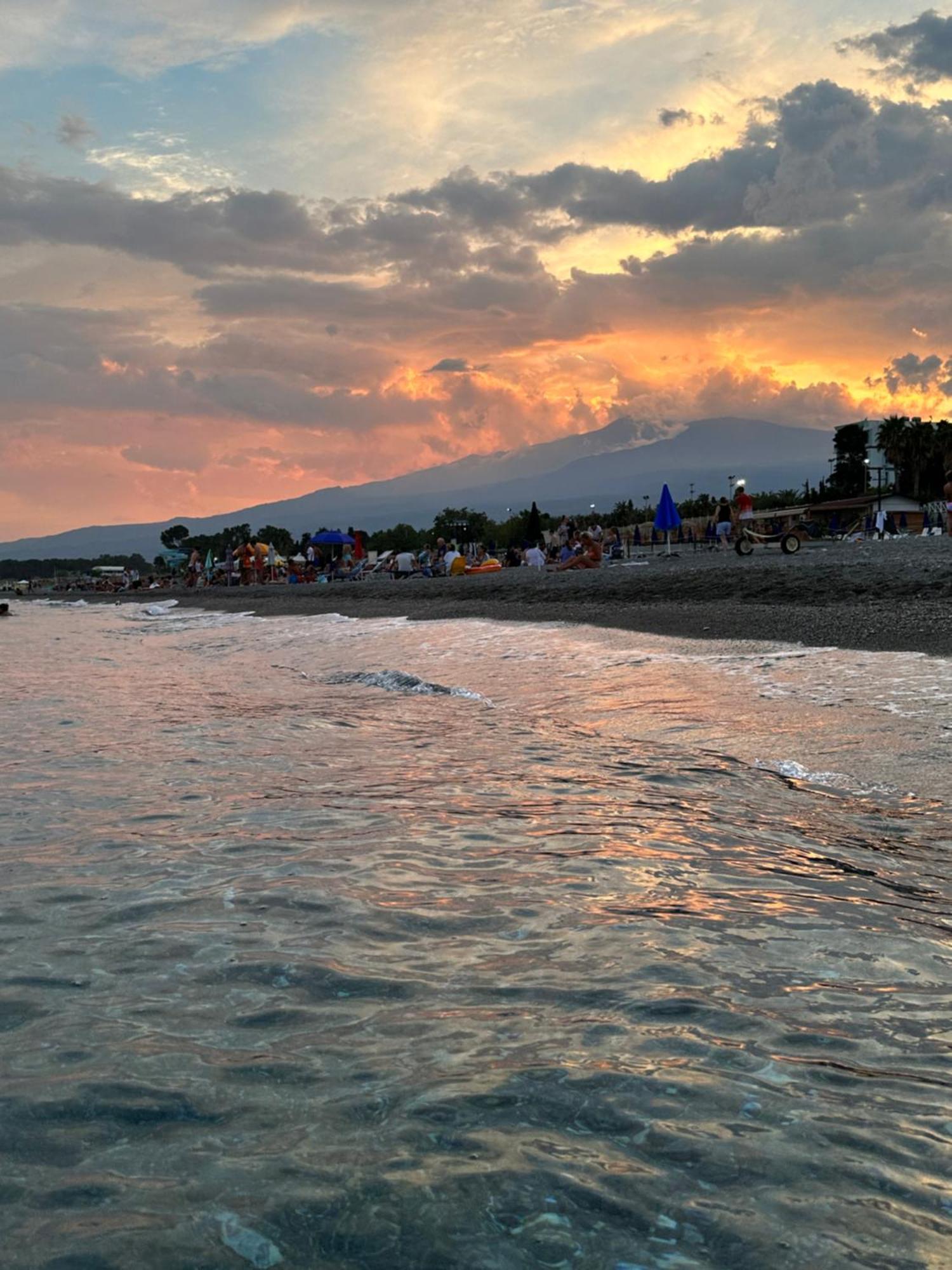 Appartamento I Puritani On The Beach Giardini Naxos Dış mekan fotoğraf