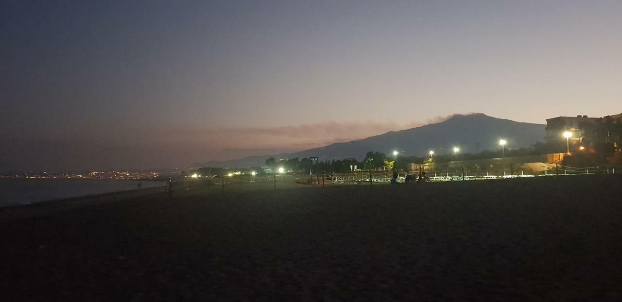 Appartamento I Puritani On The Beach Giardini Naxos Dış mekan fotoğraf