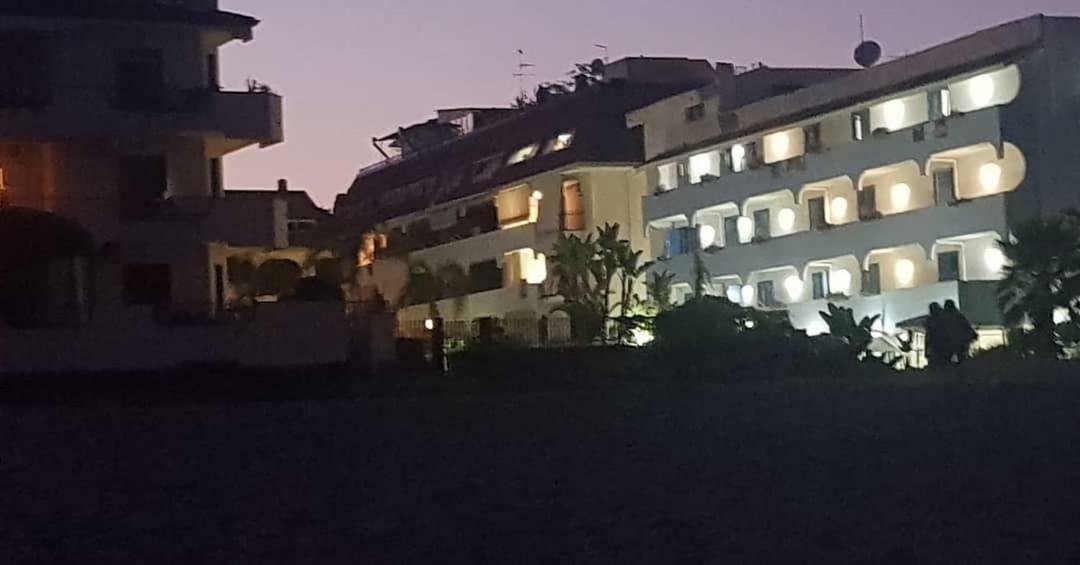 Appartamento I Puritani On The Beach Giardini Naxos Dış mekan fotoğraf