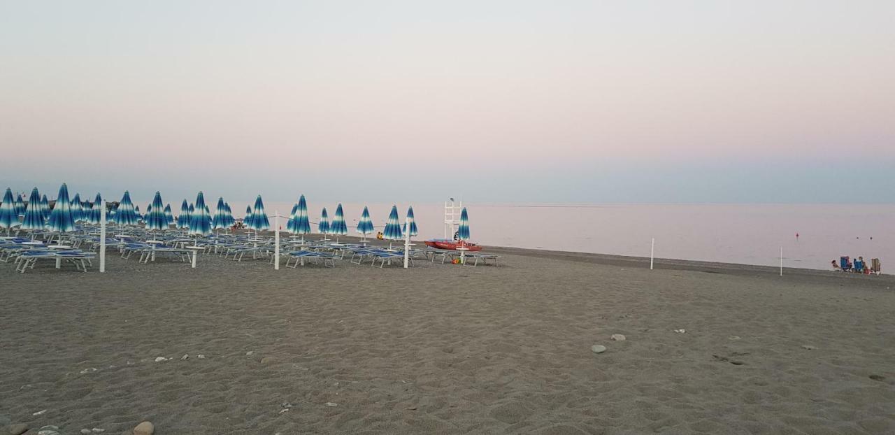 Appartamento I Puritani On The Beach Giardini Naxos Dış mekan fotoğraf