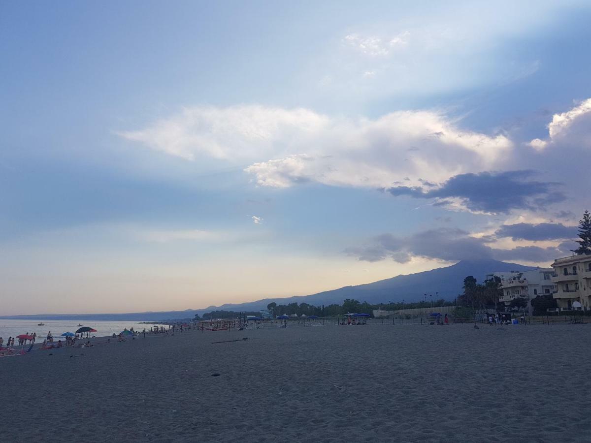 Appartamento I Puritani On The Beach Giardini Naxos Dış mekan fotoğraf