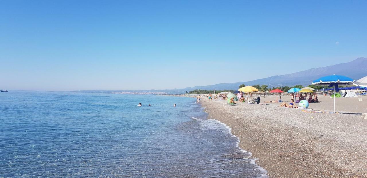 Appartamento I Puritani On The Beach Giardini Naxos Dış mekan fotoğraf